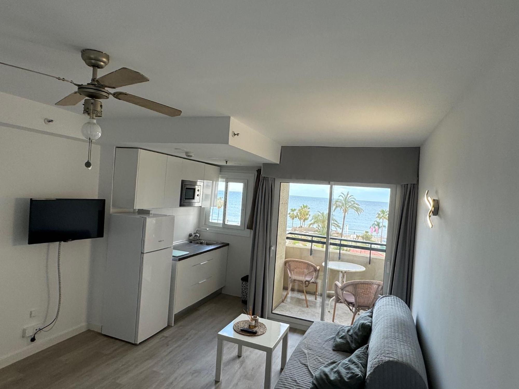 Torremolinos Carihuela 1ª Linea Playa Lejlighed Eksteriør billede